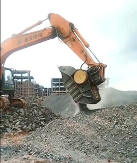 乌海挖机带破碎机头工地现场石材粉碎斗图片1