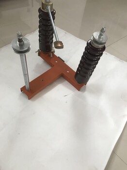 河北諾發(fā)環(huán)保設(shè)備有限公司靜電除塵器配件廠家出售隔離開關(guān)瓷套