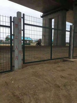 河北东联铁路护栏网防盗护栏网隔离护栏网围墙护栏网