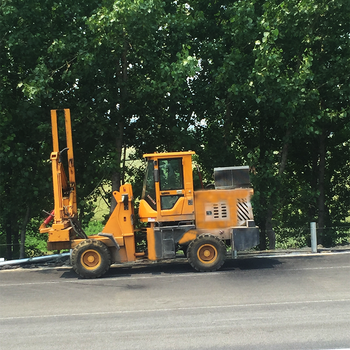 公路护栏立柱钻孔机装载式护栏液压打桩机小型打拔钻一体机