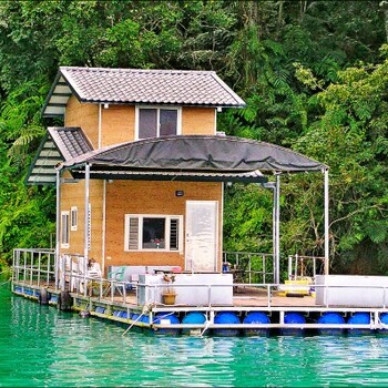 建在水上的房屋、水上房屋、水上别墅、岸边别墅、木屋