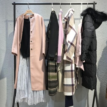 慕希冬裝品牌折扣女裝貨源廠家?guī)齑媾l(fā)