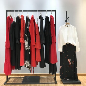 太平鳥秋裝一線女裝品牌折扣批發(fā)貨源庫存尾貨分份