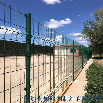 江蘇道路隔離欄廠家高速路隔離網(wǎng)隔離帶護(hù)欄沃達(dá)制造