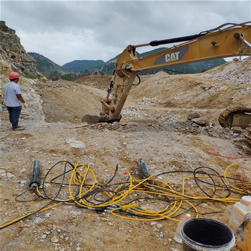 露天矿山开采不能爆破液压劈裂棒_好质量福建宁德