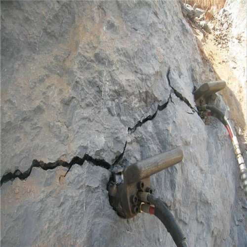 公路建设遇到硬石头液压劈裂棒_综合成本新疆阿泰勒