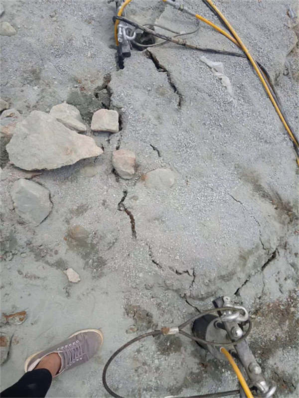 井下岩石开采劈裂棒