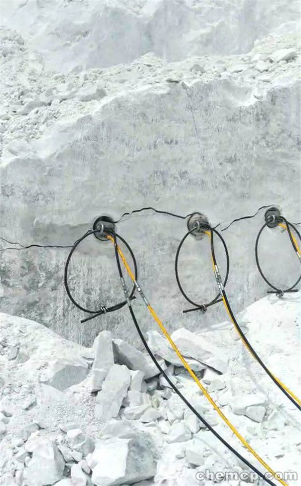 秦皇島公路擴建邊坡石頭破石劈裂棒