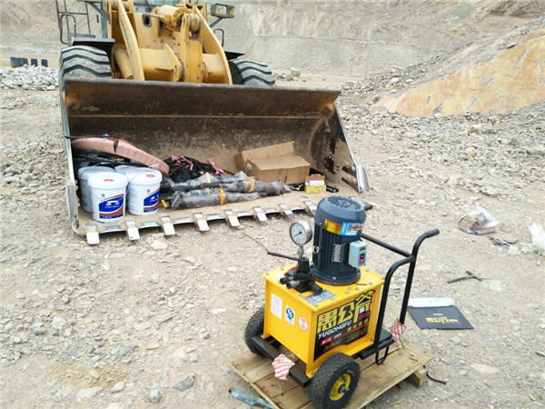 挖掘破裂機(jī)劈裂機(jī)呂梁