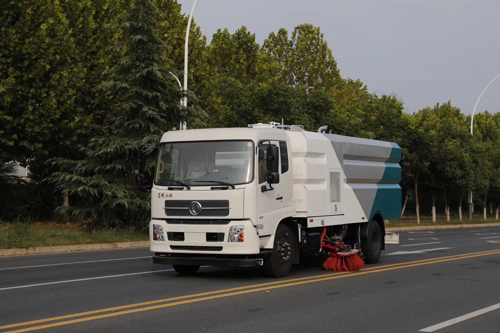 道路清扫车价格/路面养护车厂家