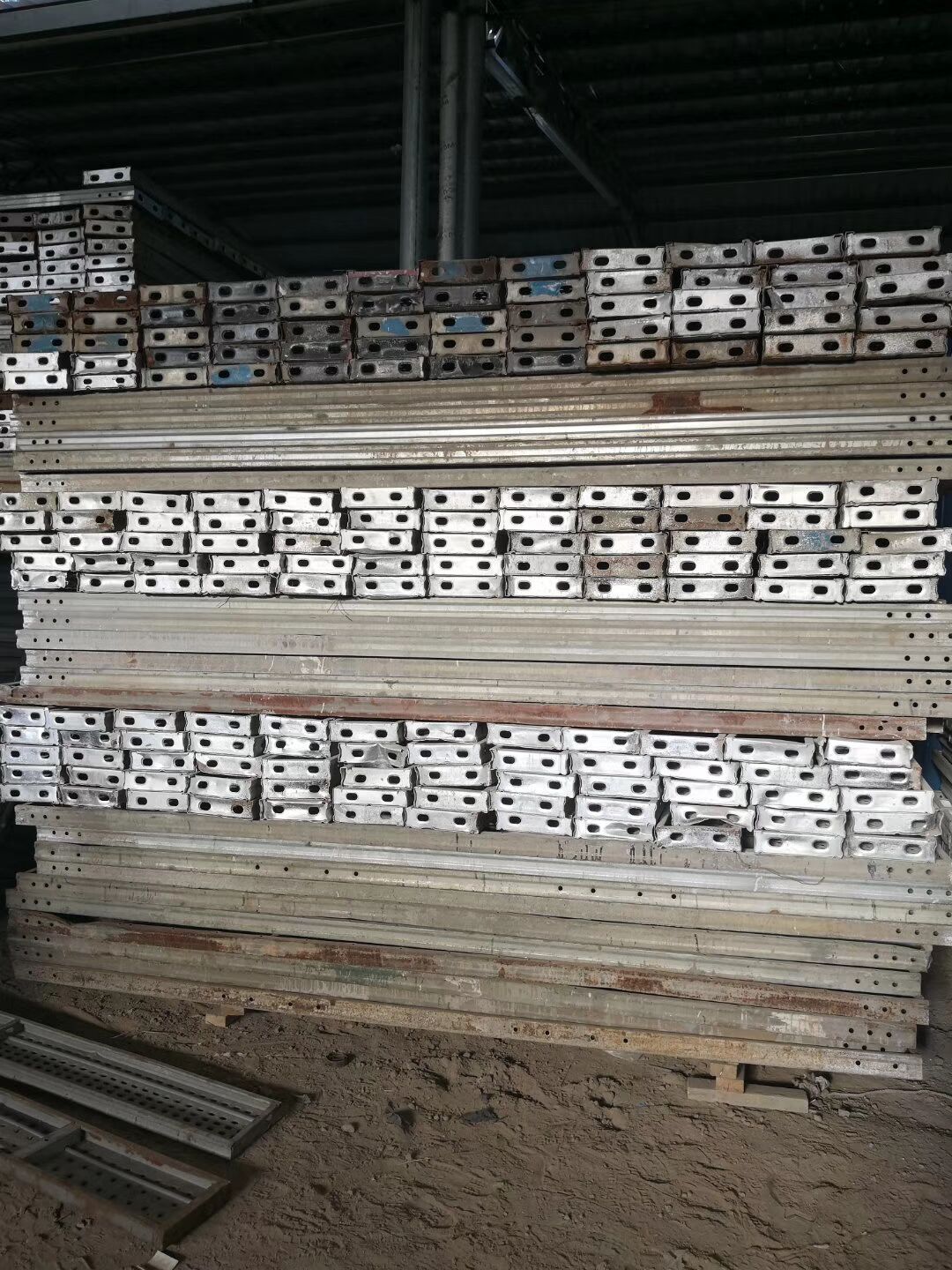 清远英德市大量旧钢板回收公司，（每一米）多少钱一吨？