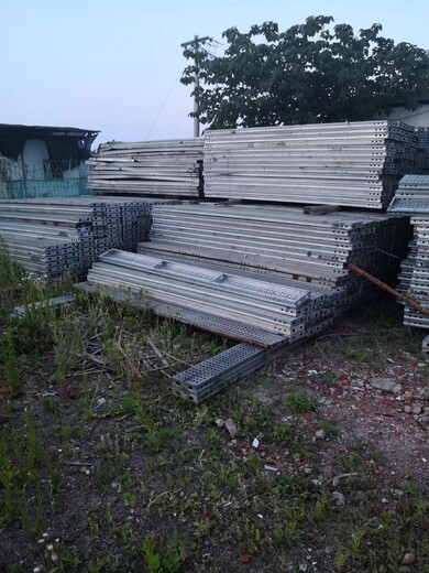 本公司提供！安庆回收电力电缆价格“铺路钢板”拉森钢板桩多少钱一米
