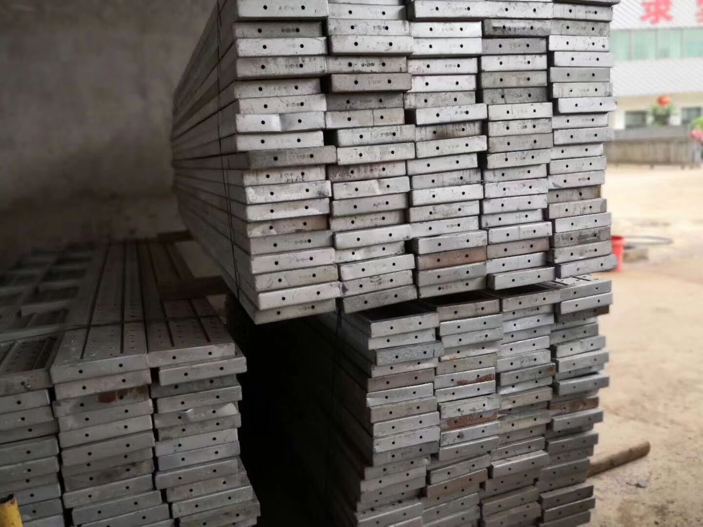 梅州平远大量钢板桩回收公司，（方法及价格）多少钱一吨？