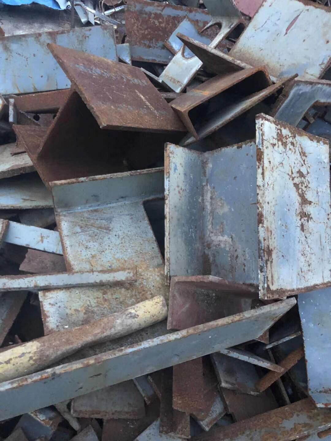 惠州大量工地钢筋回收公司（（钢板）今日）多少钱一吨？