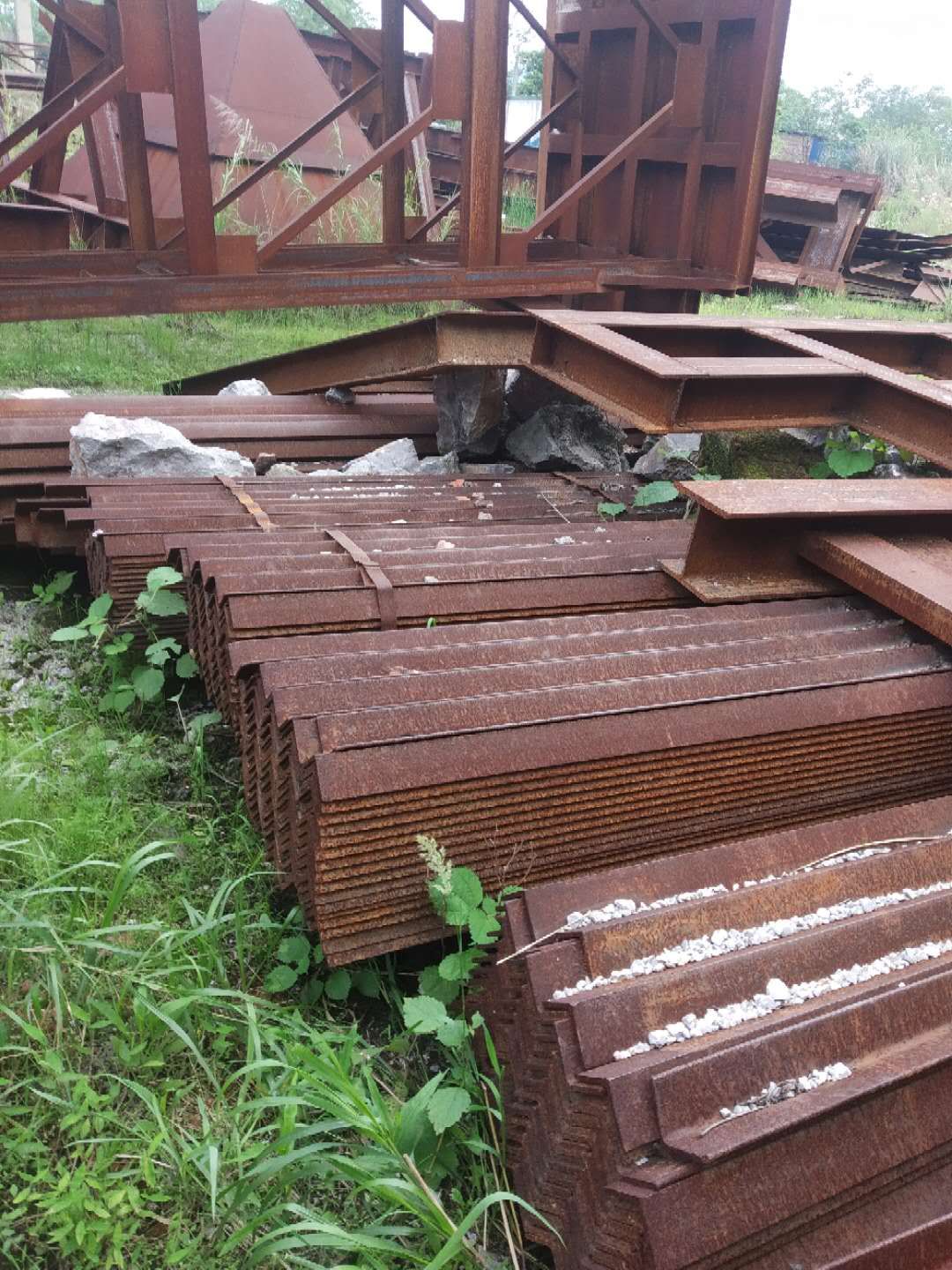 废铁：东莞石碣闸板回收，收购闸板厂家，的每吨钢筋回收价格