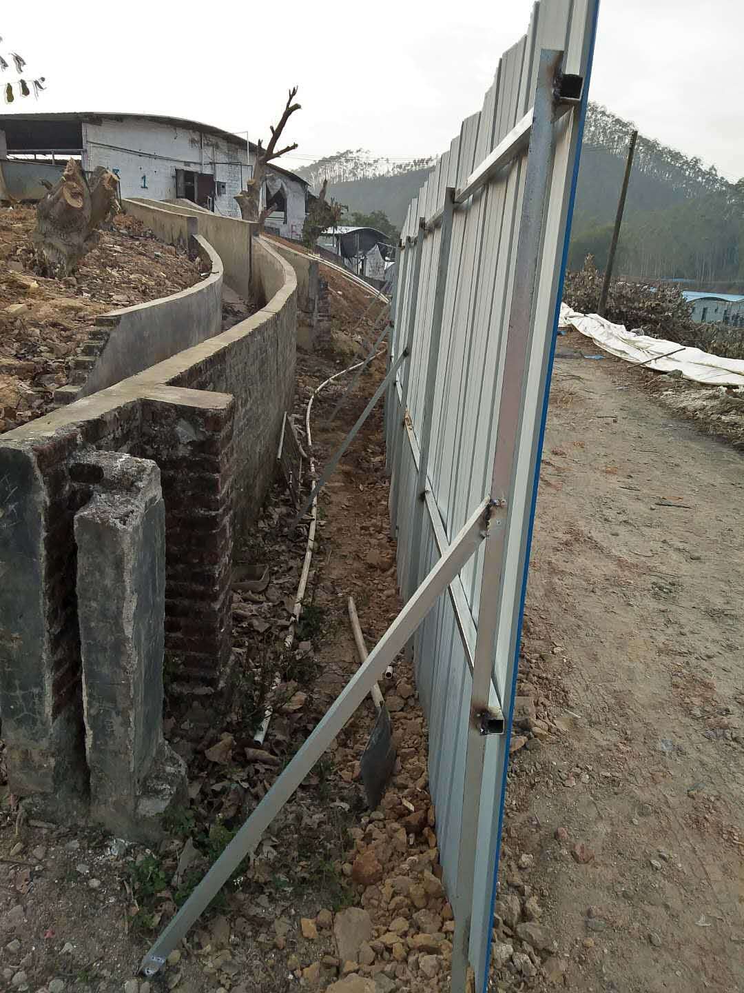 搭换钢结构_广东钢构钢结构工程_树脂瓦围墙