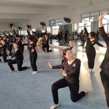 北京舞蹈学院中国舞教师班济南培训课程进行中，教师班寒假课程即将全面开启！