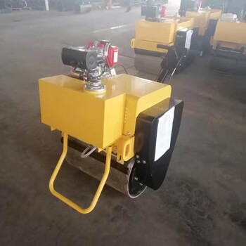 廠家現(xiàn)貨供應小型手扶壓路機座駕式全液壓壓路機壓土機年底促銷中