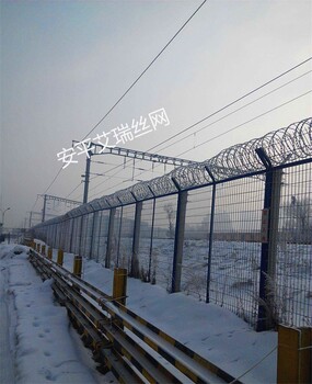 铁路栅栏网片、铁路防护金属网、铁路沿线隔离网