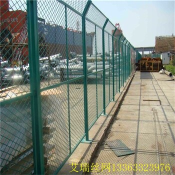 工藝鐵路站區(qū)防護(hù)柵欄、現(xiàn)貨鐵路防護(hù)柵欄、鐵路護(hù)欄網(wǎng)