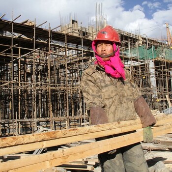 柬埔寨水电工要求水和电全部会细木工瓷砖工