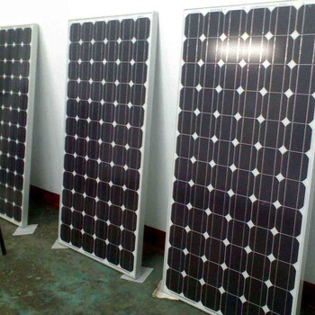 300W太阳能电池板一天能发多少电？