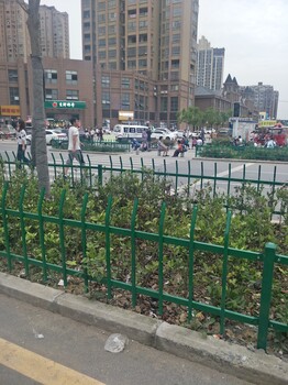 安慶廠家供應市政交通車輛防撞欄桿鍍鋅管噴塑隔離護欄價格