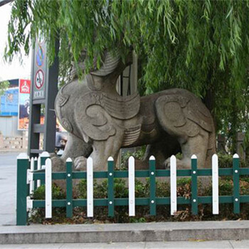 鋅鋼草坪圍欄PVC草坪護(hù)欄價(jià)格