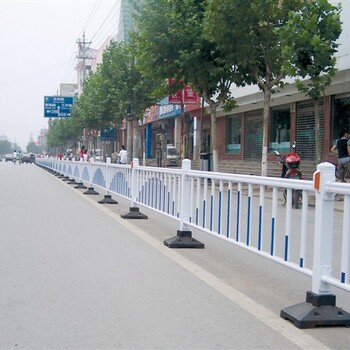 市政交通隔離欄廠家高速公路防撞護(hù)欄網(wǎng)