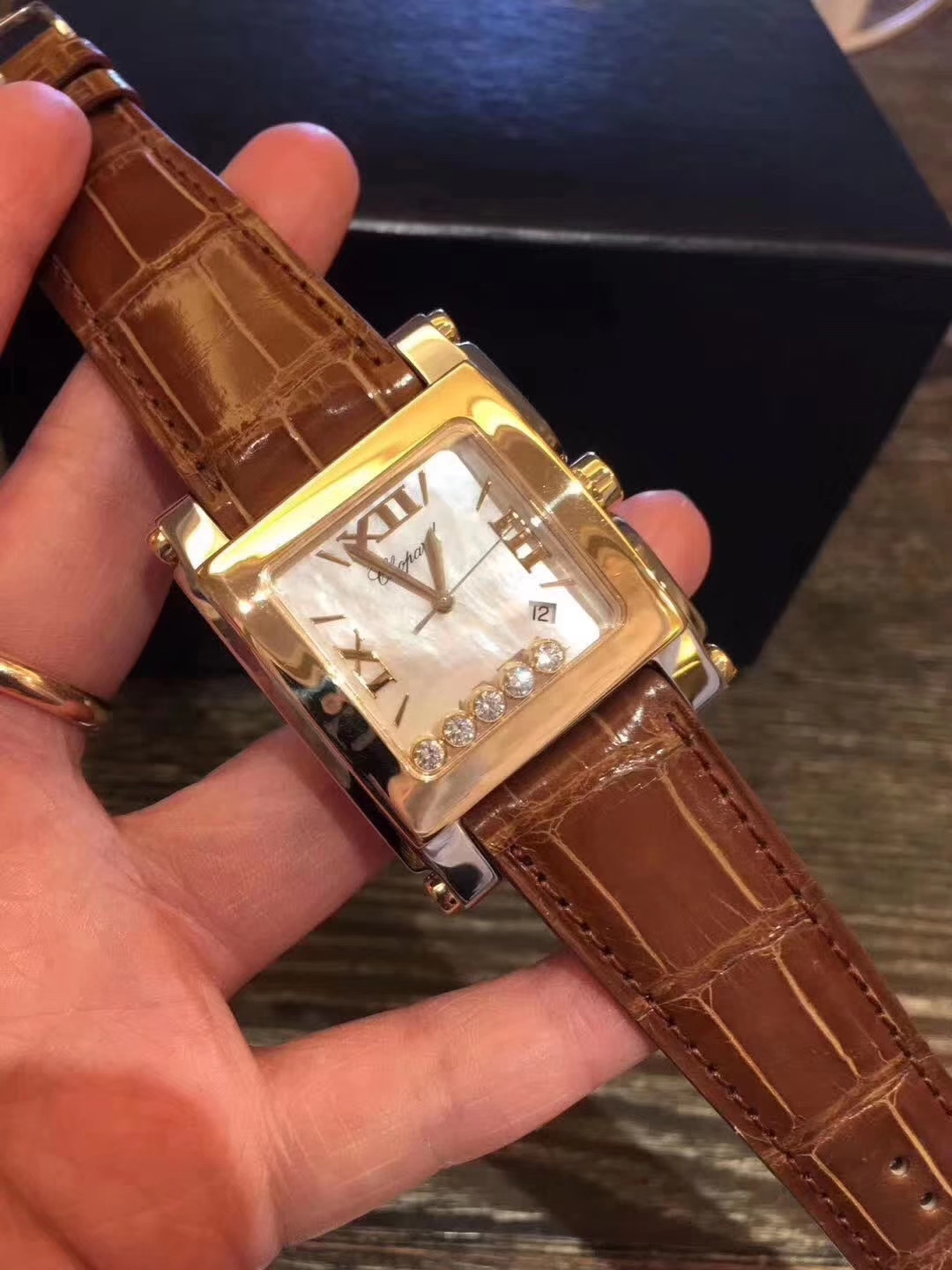 大港区手表回收报价/伯爵手表回收同城店