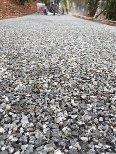 柳州露骨料透水混凝土露骨料景观路面施工