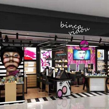 卞卡化妆品集合店，迎合不同客层消费者的需求