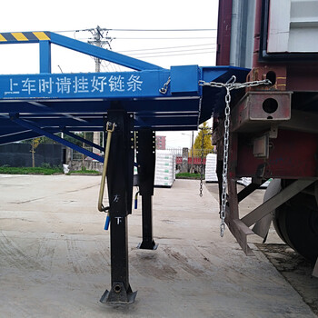 山东枣庄移动式登车桥10吨装卸货平台集装箱卸货坡道