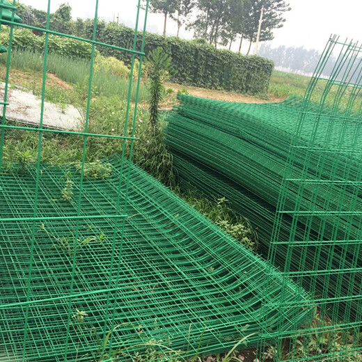 1.8米高河渠防护网双边丝护栏网一套价格