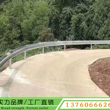 湛江国道波形板护栏批发阳山山间道路双波护栏防撞隔离栏