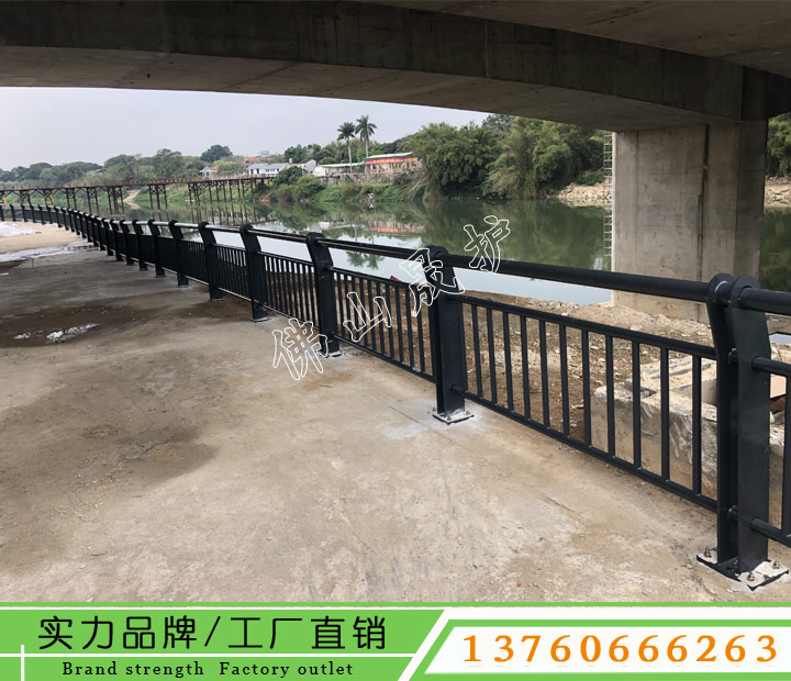 河道栏杆图片大全黄埔人行天桥护栏安装广州河道护栏厂家