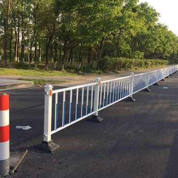 福田市政道路面包管护栏从化公园安全防护网护栏实体厂家