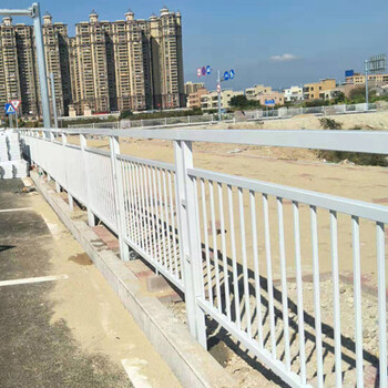 惠城道路护栏厂家，惠阳港式护栏价格，大亚湾京式护栏安装