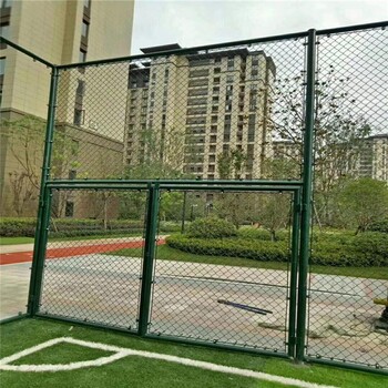 橋東學(xué)校操場圍欄龍門公園勾花網(wǎng)護(hù)欄批發(fā)東莞球場圍欄網(wǎng)