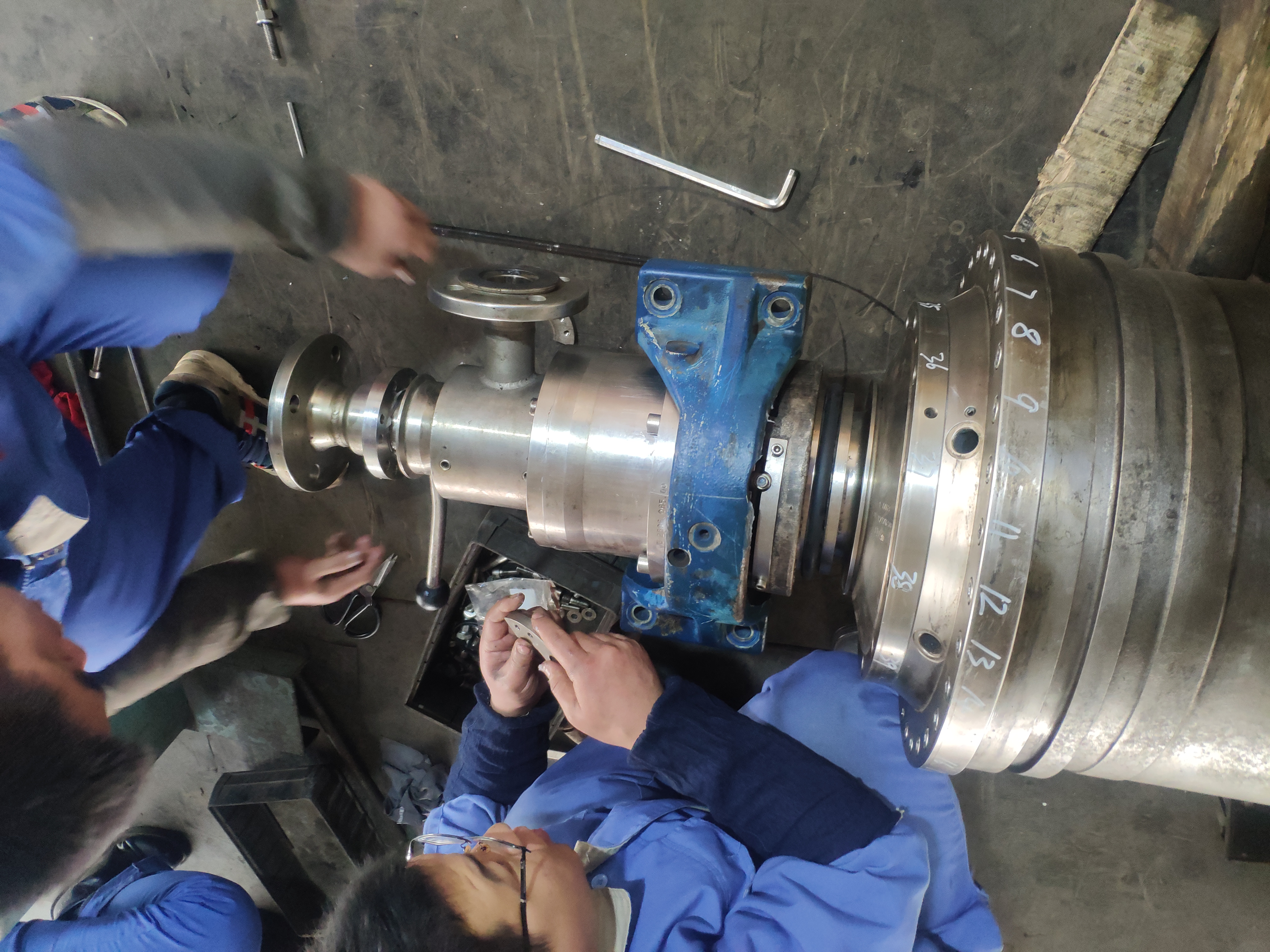 台湾彰化县煤焦油卧式进口离心机螺旋尺寸修复
