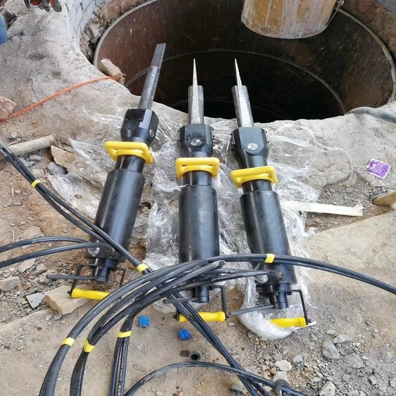 北京通州煤礦護(hù)坡工程施工破碎拆除機(jī)器靜態(tài)爆破設(shè)備廠家