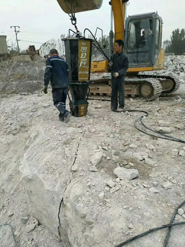 山東泰安開山破石代替放炮巖石開采器液壓劈裂機節(jié)能