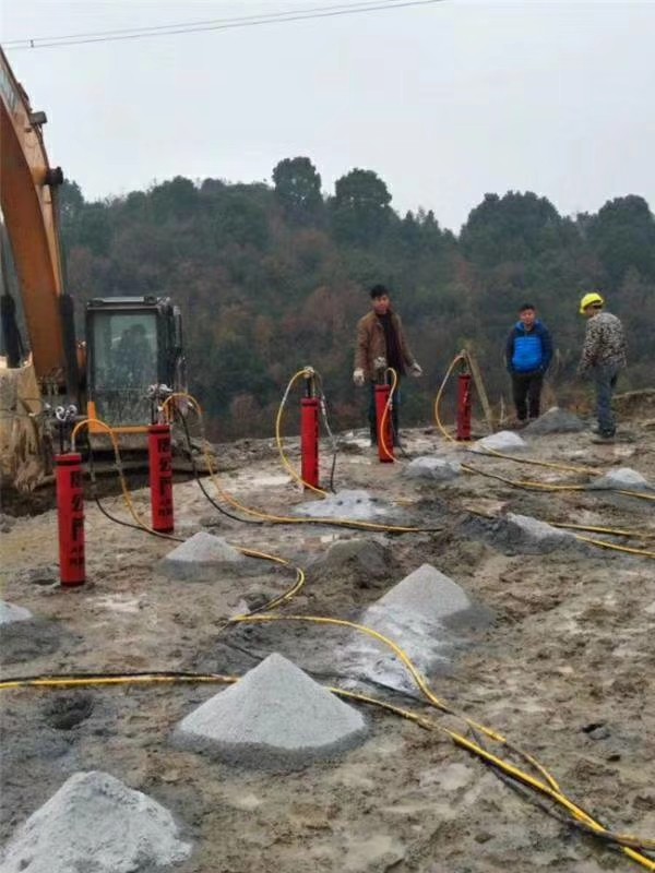 山東泰安開山破石代替放炮巖石開采器液壓劈裂機節(jié)能