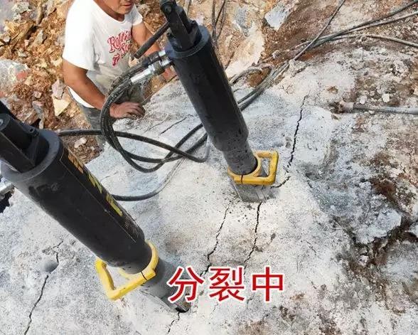 江蘇連云港城市公路擴建石頭靜態(tài)開采設備巖石破裂機實力廠家