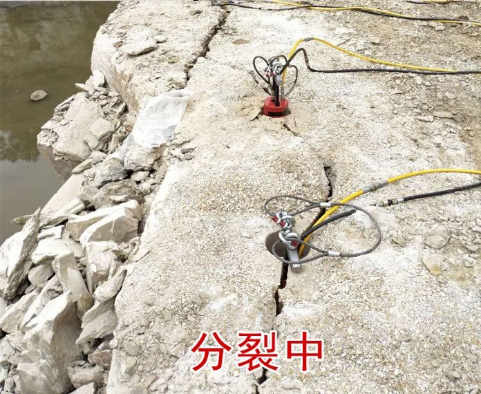 江蘇連云港城市公路擴建石頭靜態(tài)開采設備巖石破裂機實力廠家