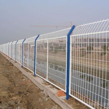 宏江公路護(hù)欄網(wǎng)道路圍欄網(wǎng)鐵絲網(wǎng)圍欄