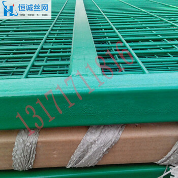 框架護(hù)欄配件安裝方法和應(yīng)用在露天堆放場(chǎng)的好處_