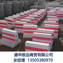 水泥隔离墩模具价格常规隔离墩模具新型水泥隔离墩钢模具图片