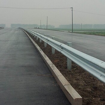 安庆高速波形护栏_高速波形护栏厂家价格多少钱一米