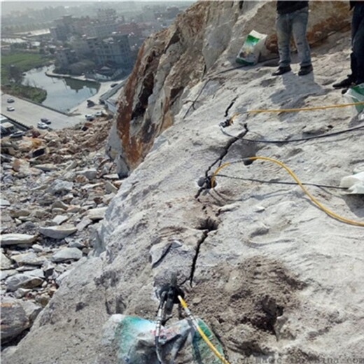 内蒙古自治乌海钢筋混凝土破拆取代膨胀剂岩石开裂机价格